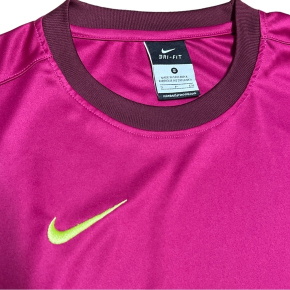 Nike dri-fit top - Picture 3 of 6